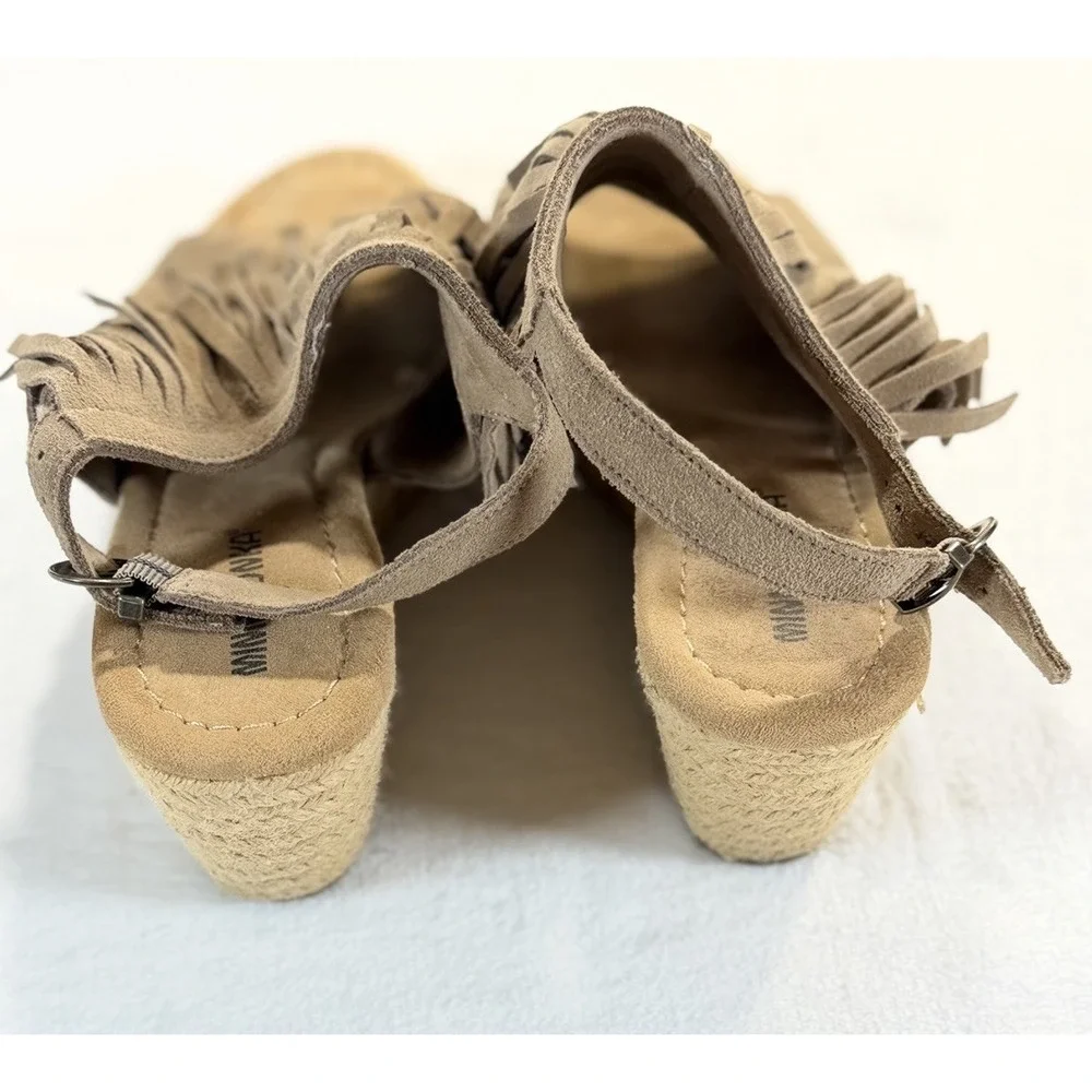 Minnetonka 9 Espadrille Wedge Tan Fringe Suede Leather Coastal‎ Cowgirl Western